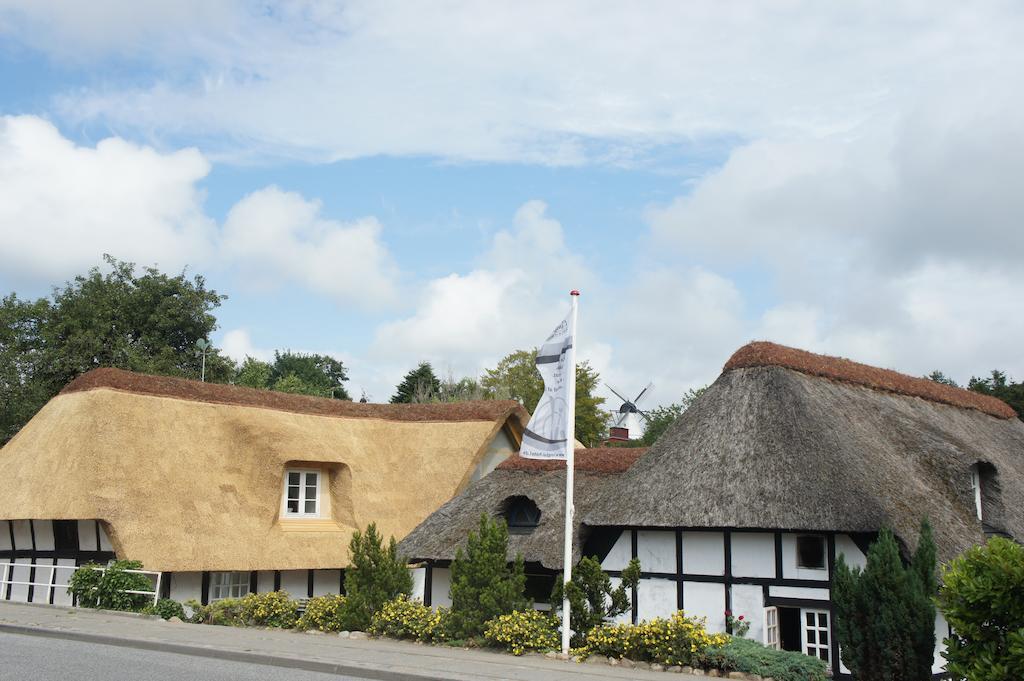 Lyng Dal Hotel Og Restaurant Ry Exterior photo