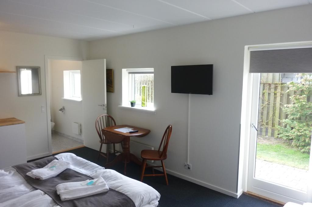 Lyng Dal Hotel Og Restaurant Ry Room photo