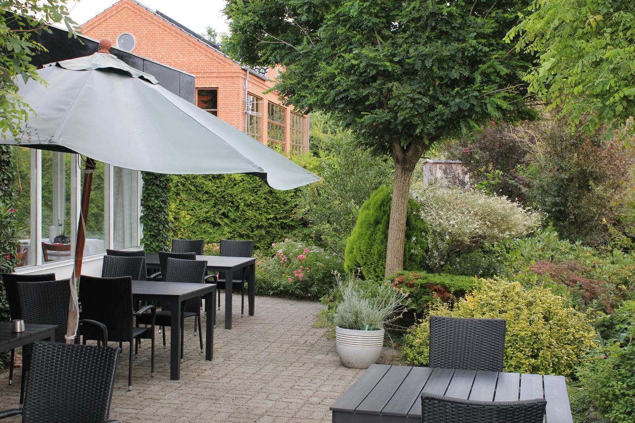 Lyng Dal Hotel Og Restaurant Ry Exterior photo